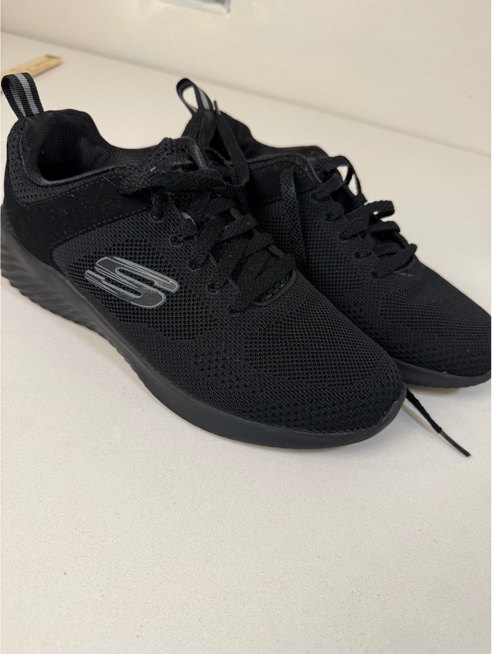 Skechers Lite-Weight Black Knit Lace-Up Sneakers Women’s Size 7.5